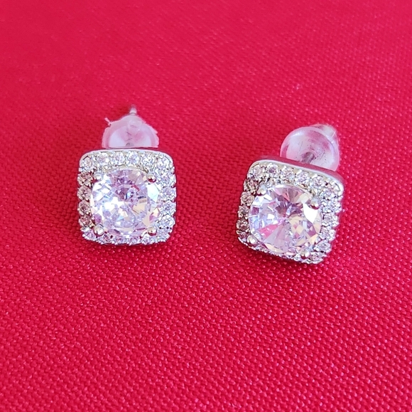 Elegant Silver Stud Earrings 1/4 Inch - Picture 1 of 2